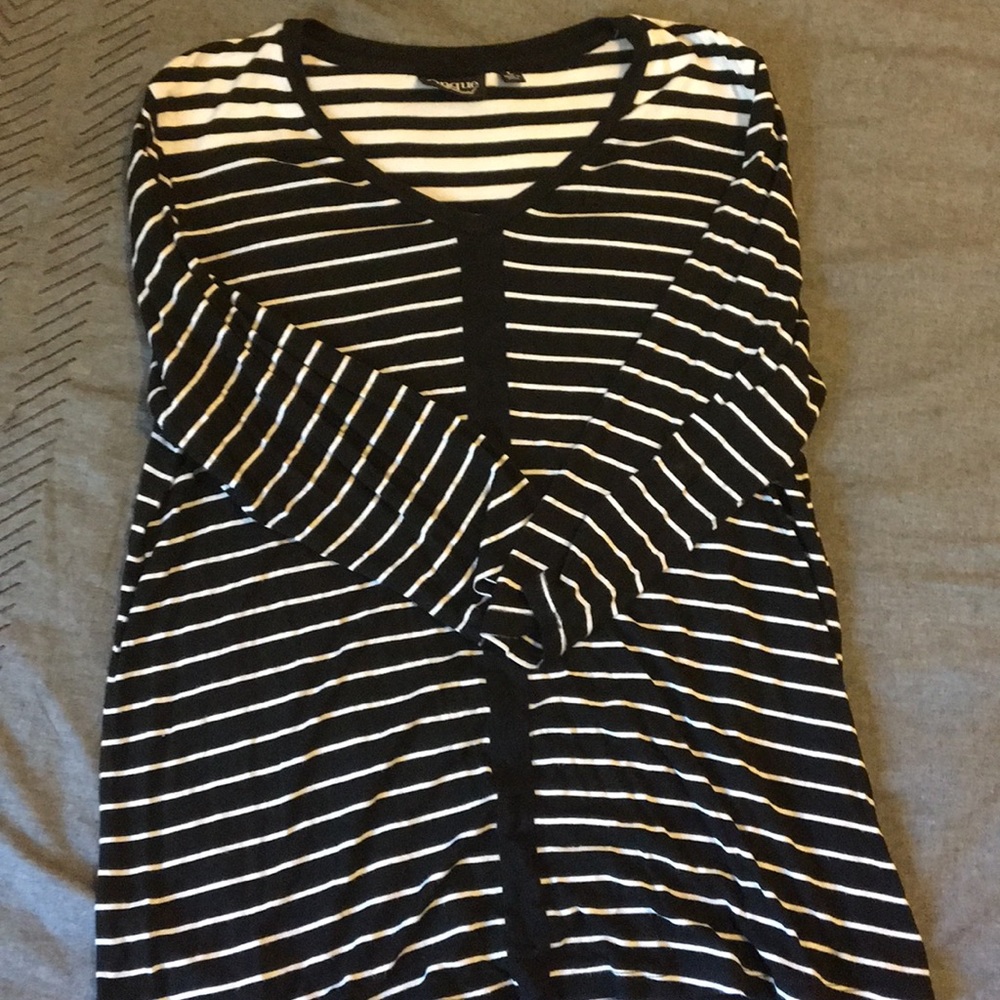 Black and white 3/4 sleeve tee